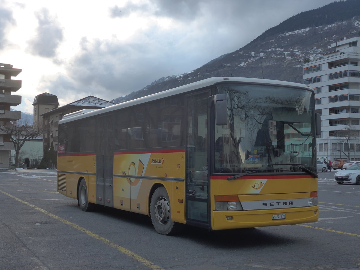 (213'384) - PostAuto Wallis - VS 241'974 - Setra am 4. Januar 2020 in Brig, Garage