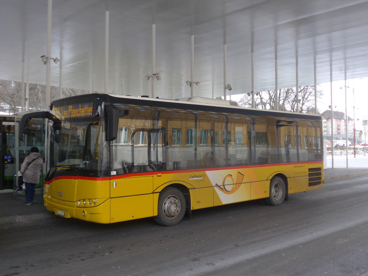 (214'252) - CarPostal Ouest - NE 49'619 - Solaris am 16. Februar 2020 beim Bahnhof La Chaux-de-Fonds