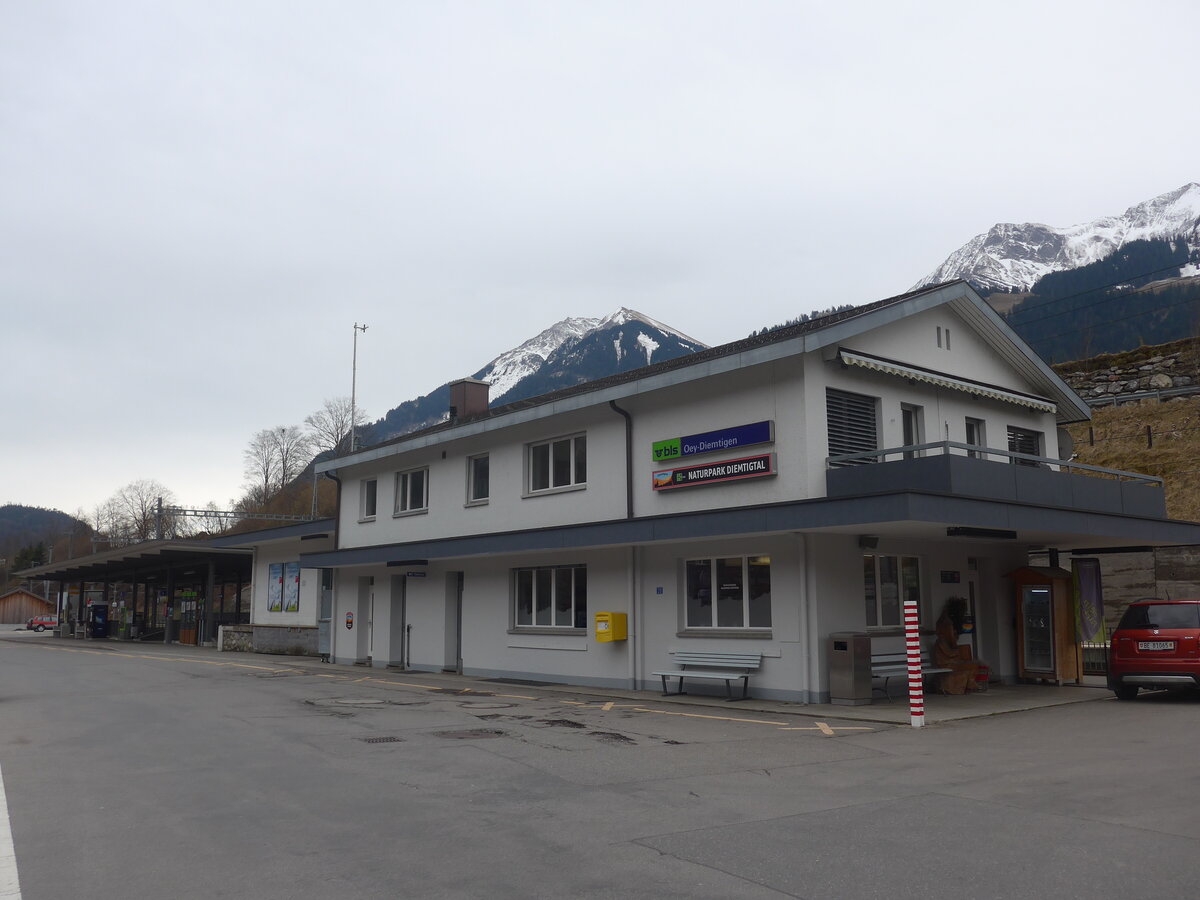 (214'394) - PostAuto-Haltestelle am 17. Februar 2020 beim Bahnhof Oey-Diemtigen