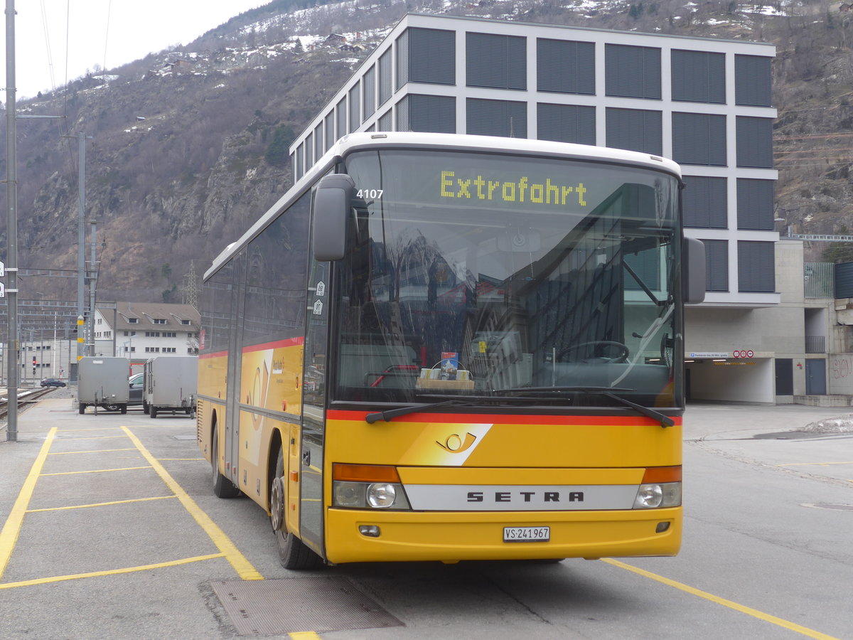 (214'926) - PostAuto Wallis - VS 241'967 - Setra (ex Zerzuben, Visp-Eyholz Nr. 65; ex PostAuto Wallis) am 29. Februar 2020 beim Bahnhof Brig