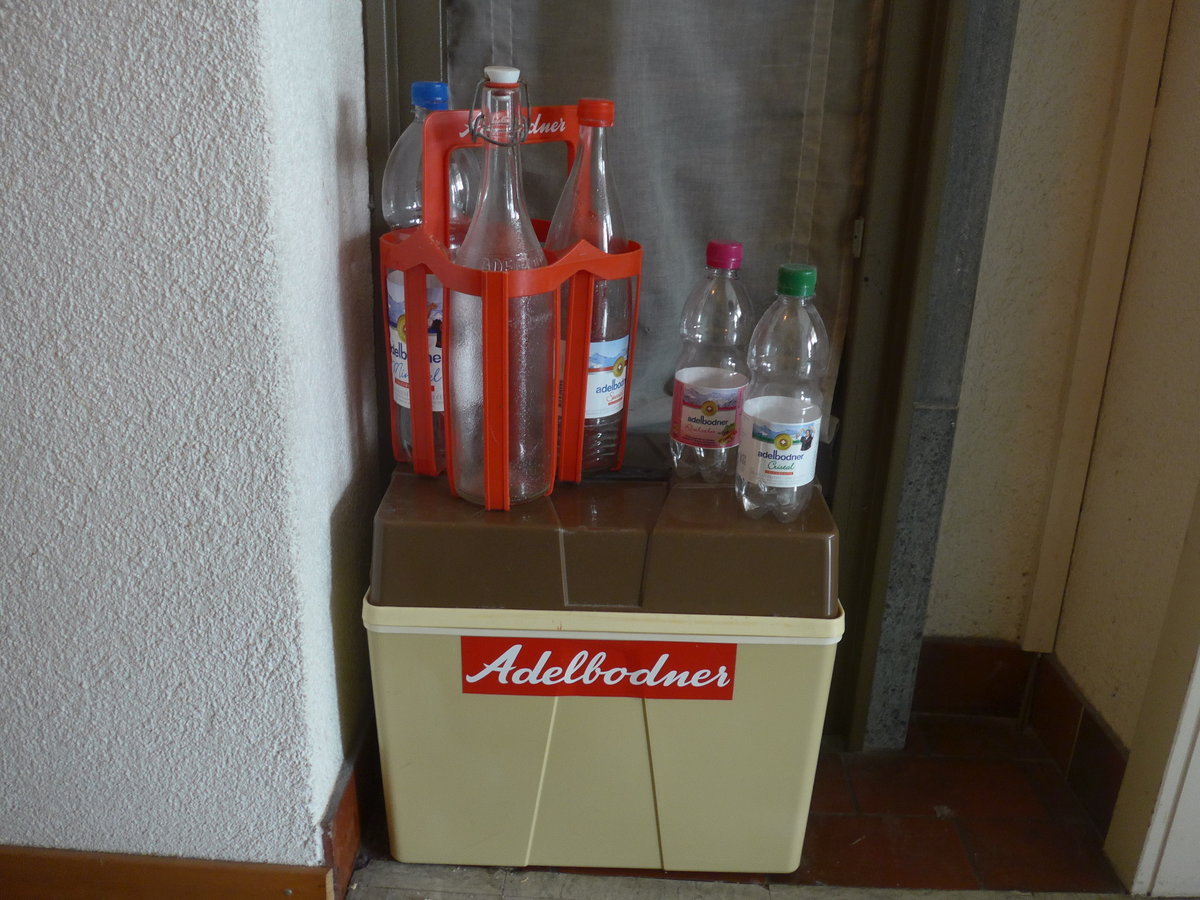 (215'468) - Vrschiedene Objekte von Adelbodner Mineralwasser am 23. Mrz 2020 in Thun