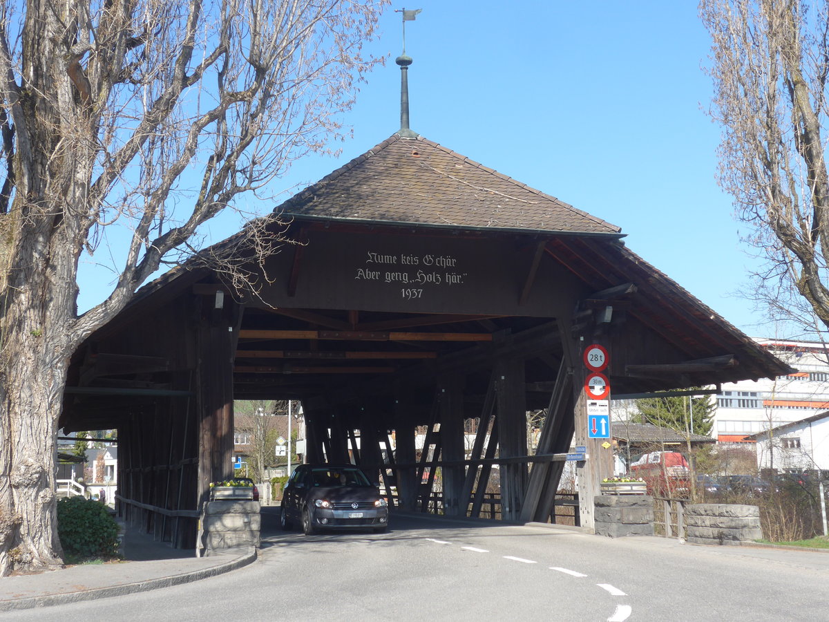 (215'485) - Gedeckte Holzbrcke von 1937 am 23. Mrz 2020 in Steffisburg