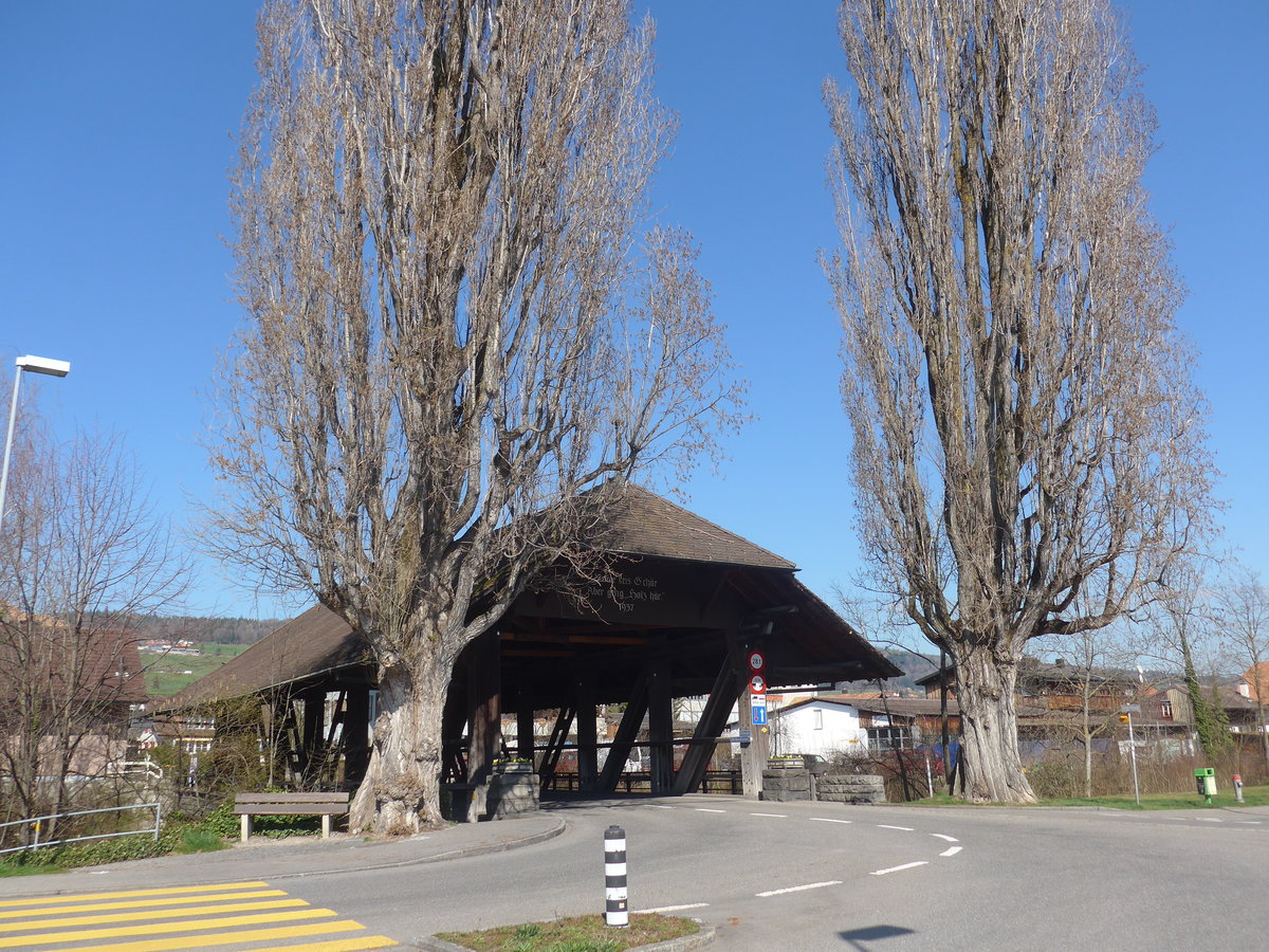 (215'486) - Gedeckte Holzbrcke von 1937 am 23. Mrz 2020 in Steffisburg