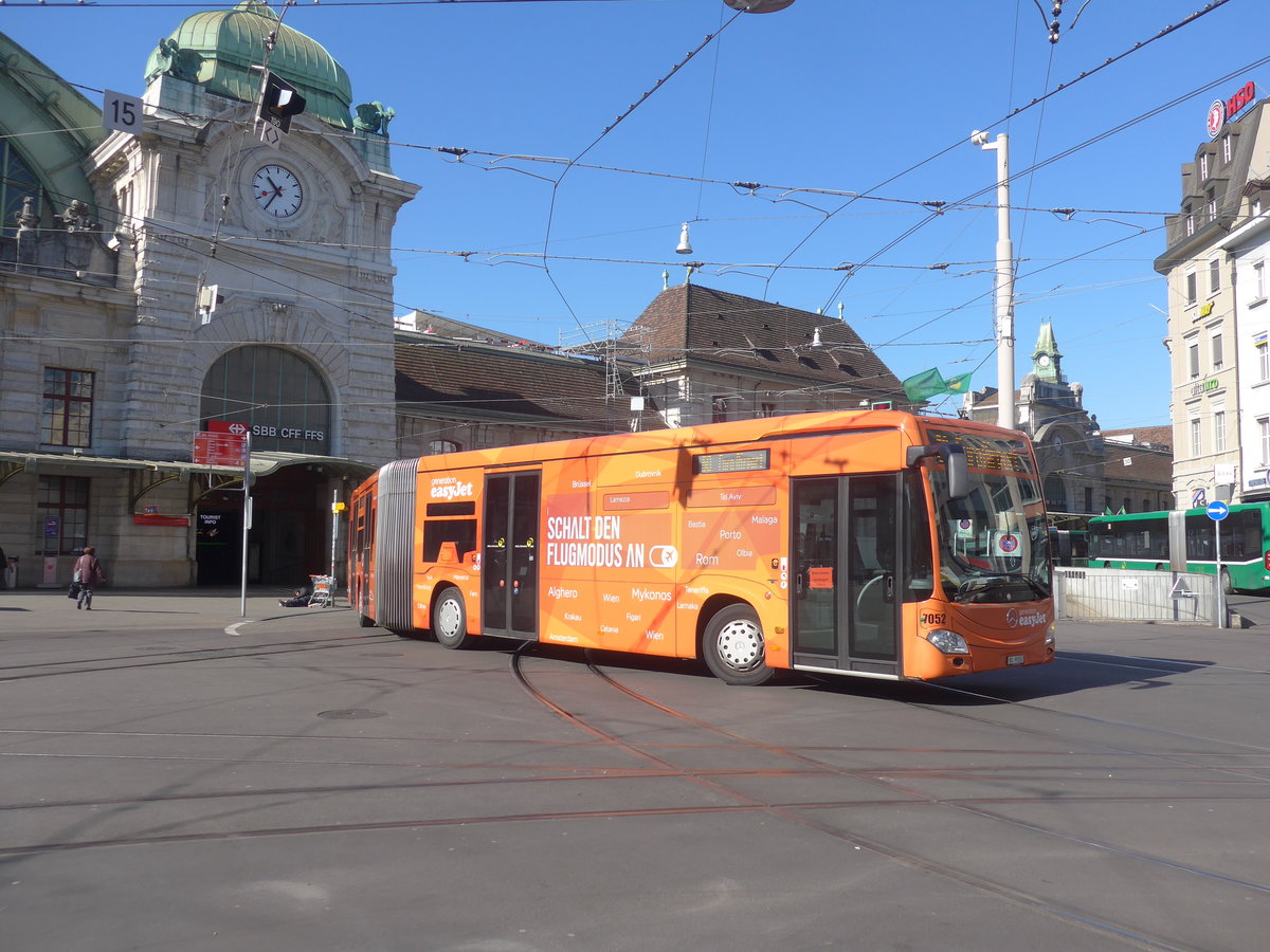 (215'710) - BVB Basel - Nr. 7052/BS 99'352 - Mercedes am 31. Mrz 2020 beim Bahnhof Basel