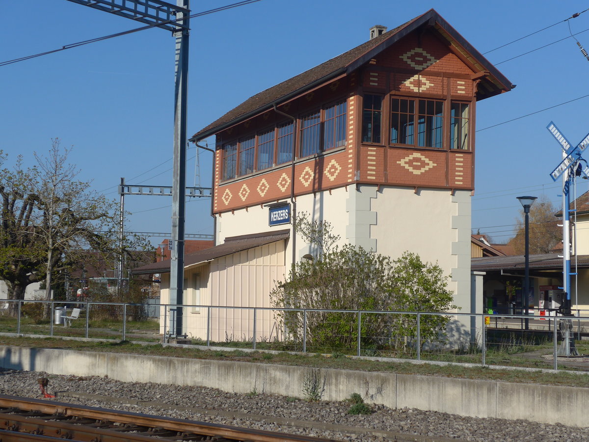(215'879) - Altes Stellwerk am 4. April 2020 in Kerzers