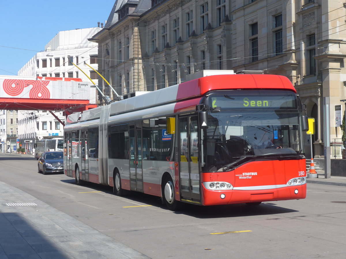 (215'917) - SW Winterthur - Nr. 180 - Solaris am 6. April 2020 beim Hauptbahnhof Winterthur