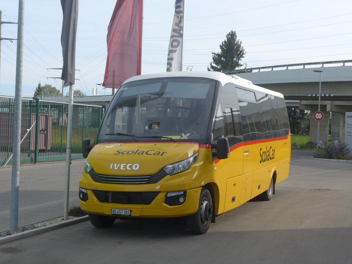 (216'219) - CarPostal Ouest - VD 457'382 - Iveco/Rosero am 19. April 2020 in Kerzers, Interbus