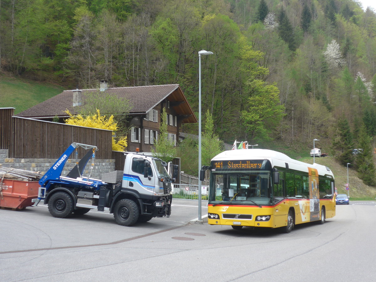 (216'327) - PostAuto Bern - BE 610'543 - Volvo am 21. April 2020 beim Bahnhof Lauterbrunnen