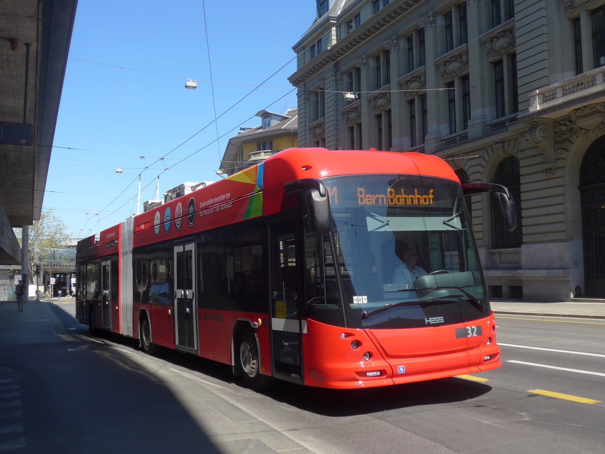 (216'371) - Bernmobil, Bern - Nr. 32 - Hess/Hess Gelenktrolleybus am 22. April 2020 in Bern, Bollwerk