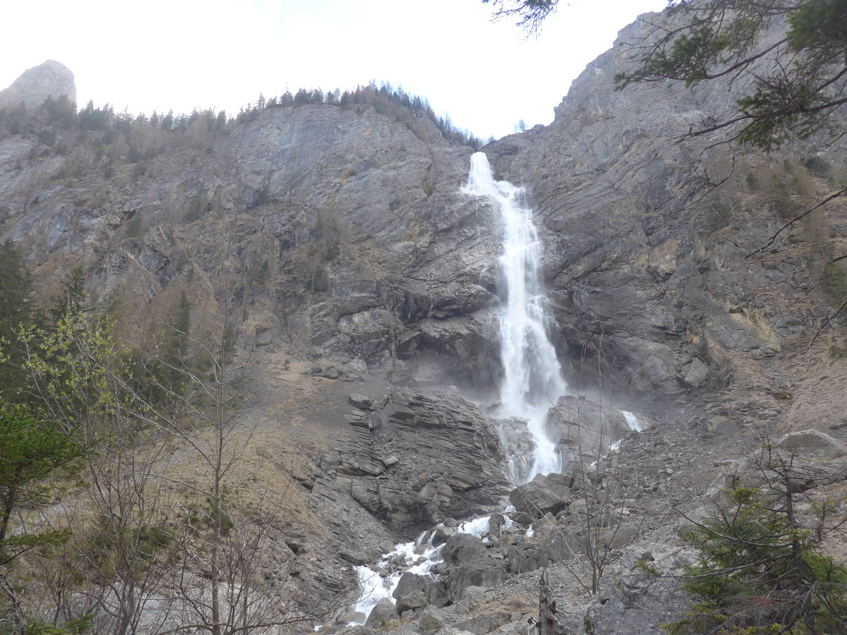 (216'434) - Die Engstligenflle am 24. April 2020 bei Adelboden