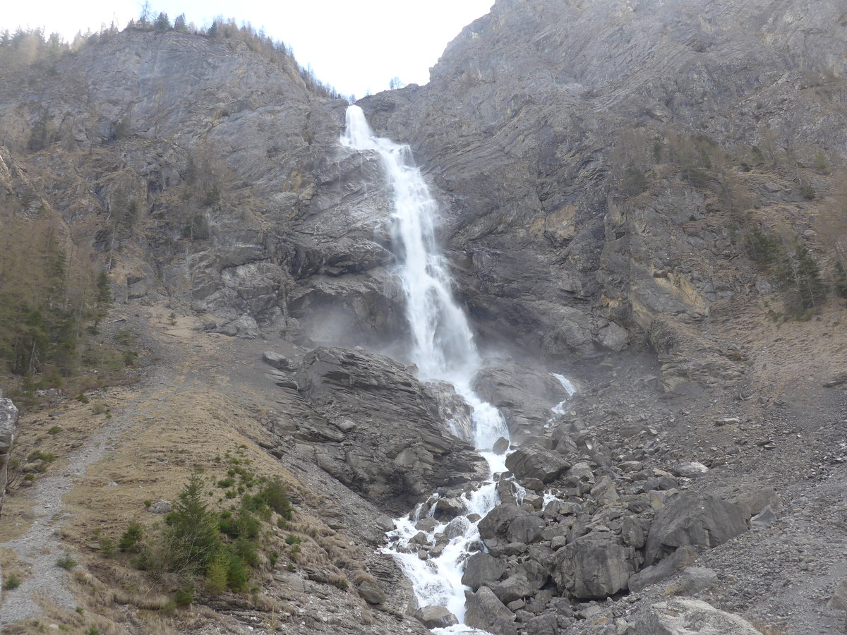 (216'439) - Die Engstligenflle am 24. April 2020 bei Adelboden