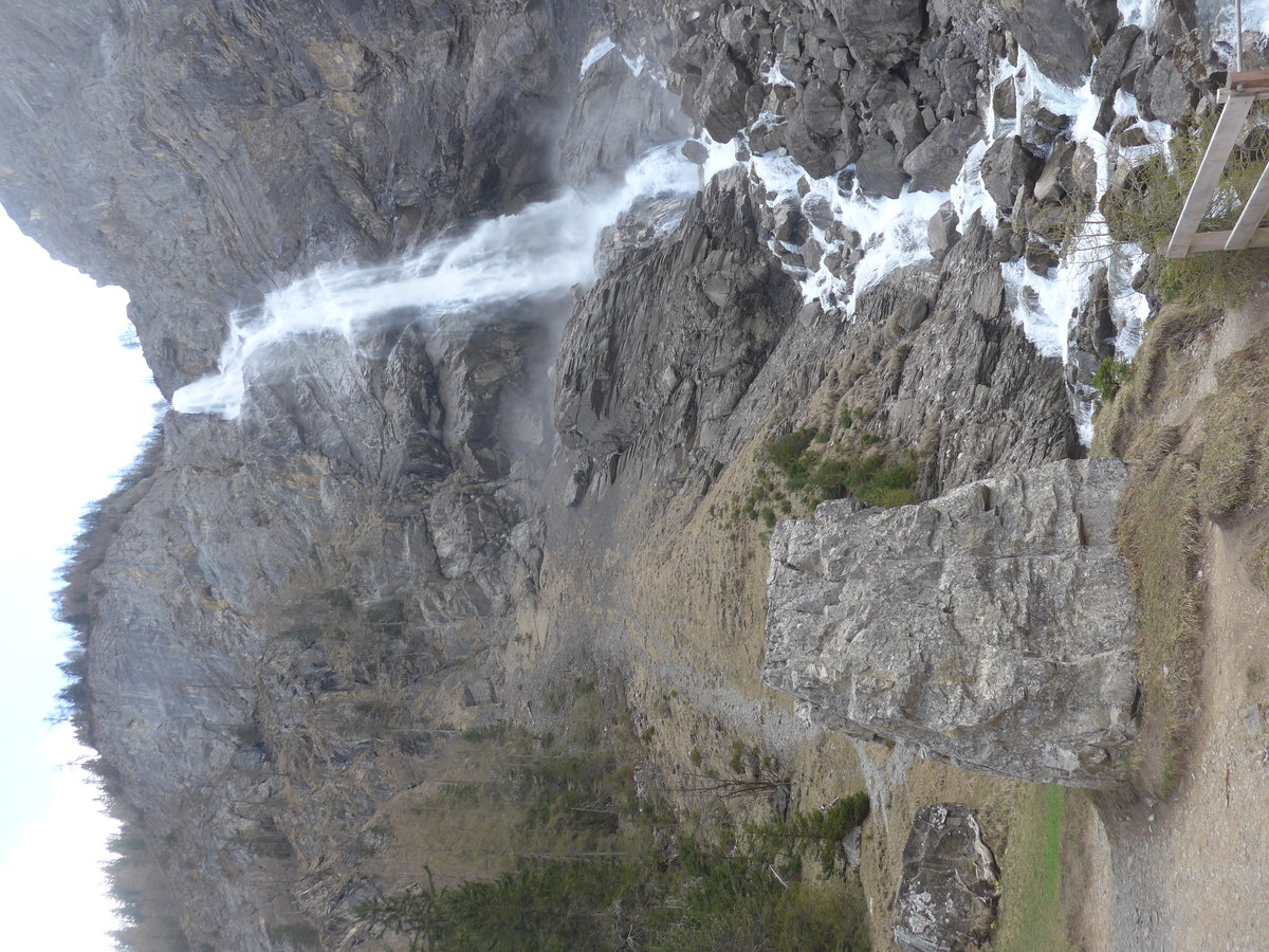 (216'441) - Die Engstligenflle am 24. April 2020 bei Adelboden