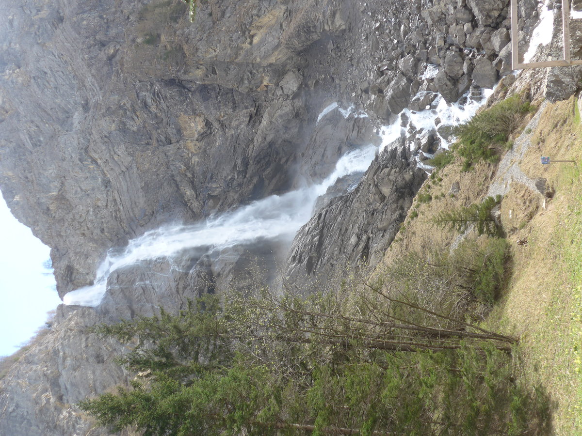 (216'447) - Die Engstligenflle am 24. April 2020 bei Adelboden