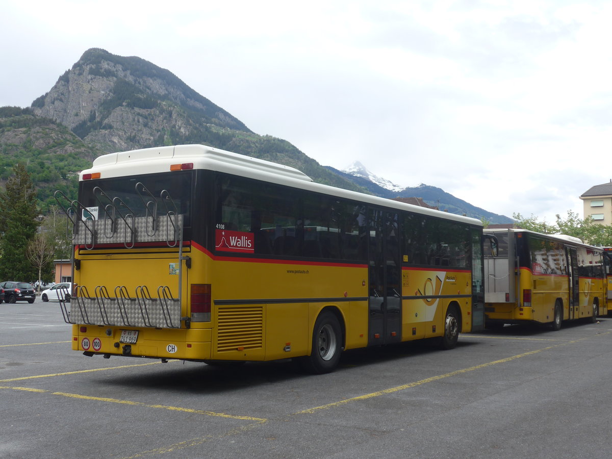 (216'576) - PostAuto Wallis - VS 241'969 - Setra (ex Zerzuben, Visp-Eyholz Nr. 62; ex PostAuto Wallis) am 28. April 2020 in Brig, Garage