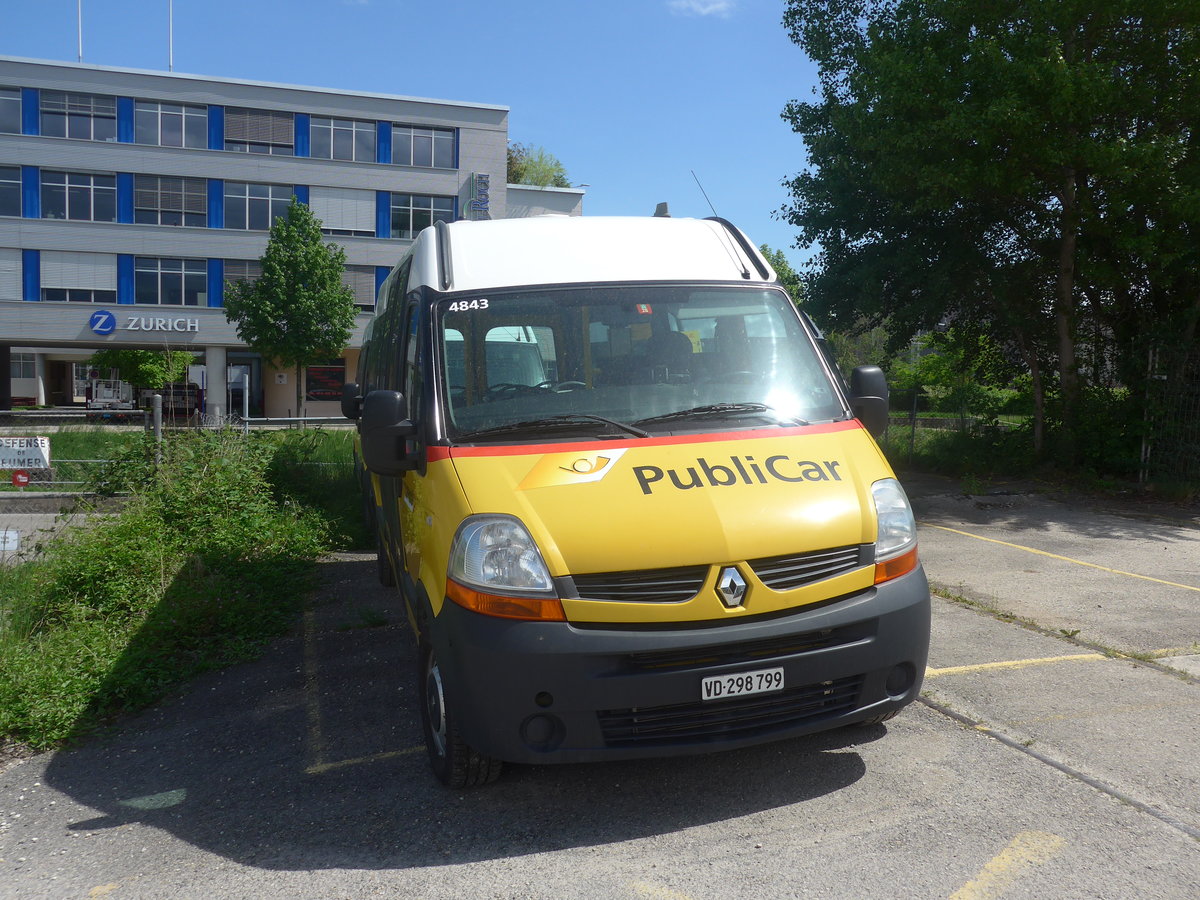 (216'979) - CarPostal Ouest - VD 298'799 - Renault am 10. Mai 2020 in Yverdon, Garage