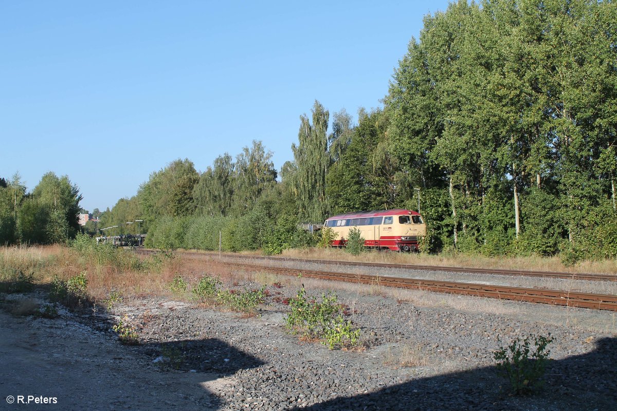 217 002 erreicht Arzberg mit einem leeren Autotransportzug BGL nach Cheb. 15.09.16