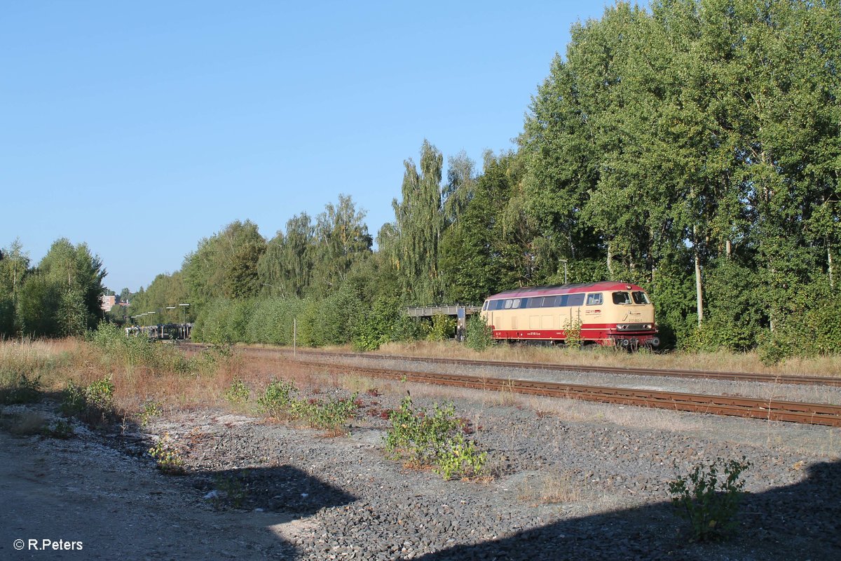 217 002 erreicht Arzberg mit einem leeren Autotransportzug BGL nach Cheb. 15.09.16