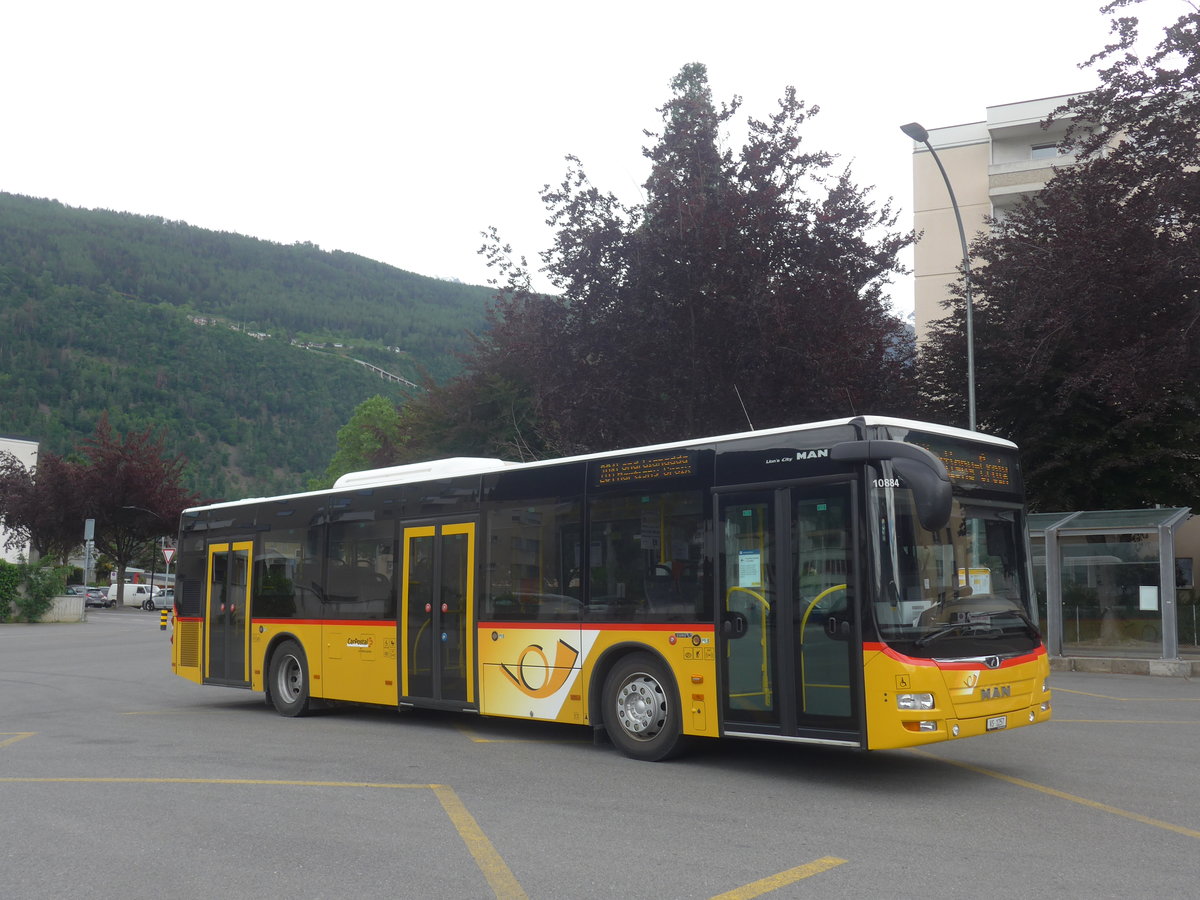 (217'007) - TMR Martigny - VS 1257 - MAN am 10. Mai 2020 beim Bahnhof Martigny