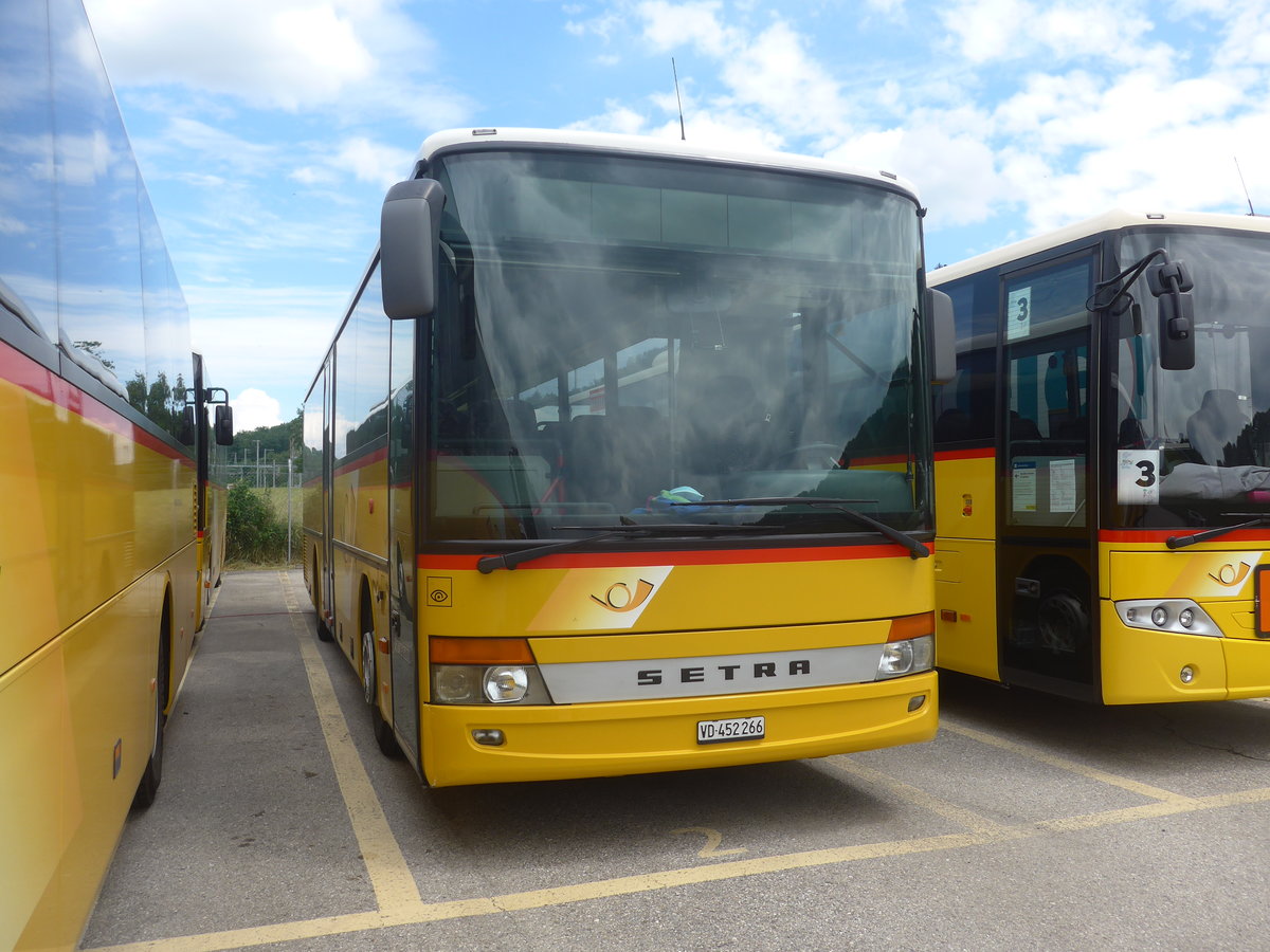 (217'872) - CarPostal Ouest - VD 452'266 - Setra (ex Schnider, Schpfheim) am 13. Juni 2020 in Daillens, Planzer