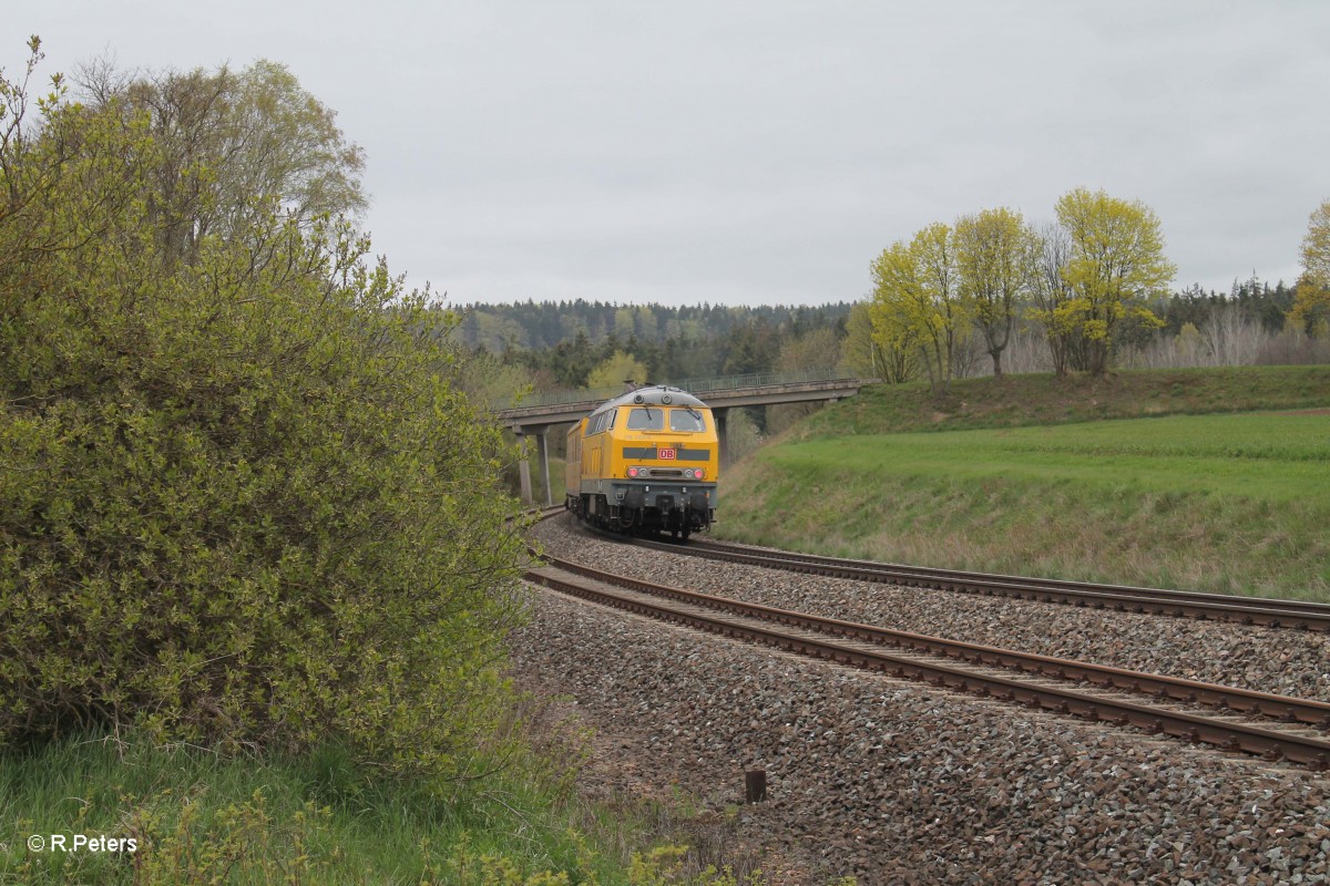 218 392-9 schiebt den Fahrwegmesszug der DB Netz und Instandsetztung Systemtechnik von Nürnberg nach Hof bei Oberteich. 15.04.14