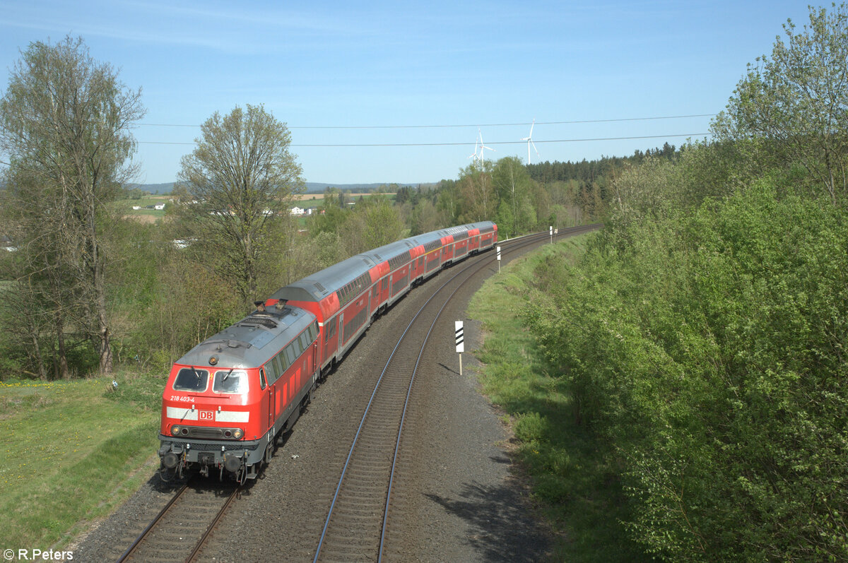 218 403-3 mit dem RE2 RE4861 Hof - München bei Röslau. 01.05.24