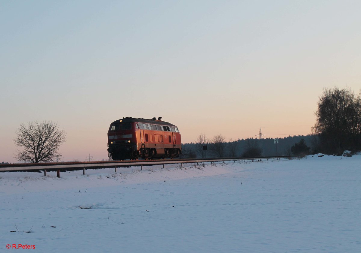 218 498-4 auf dem Weg als Tfzf 72391 Mühldorf (Obb) nach Chemnitz bei Marktleuthen. 15.02.17