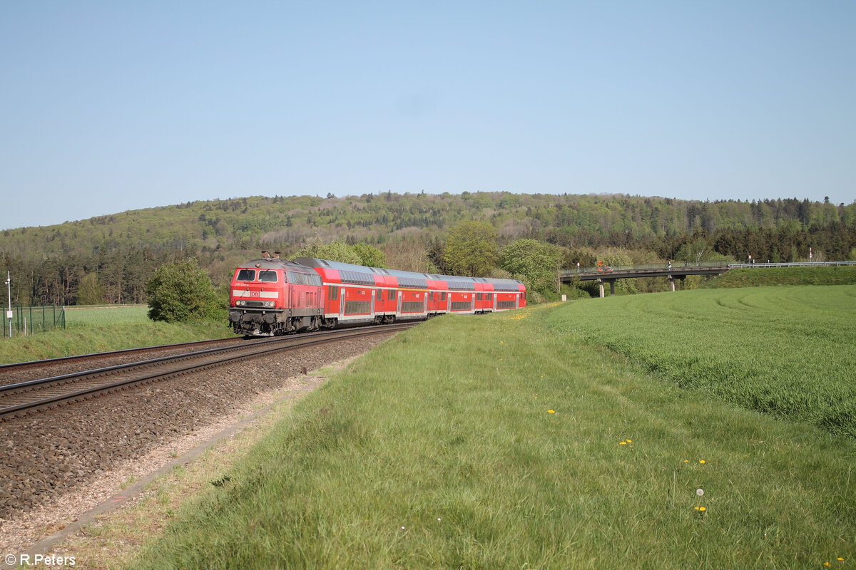 218 498-4 mit dem RE2 RE4859 Hof - München bei Oberteich. 01.04.24