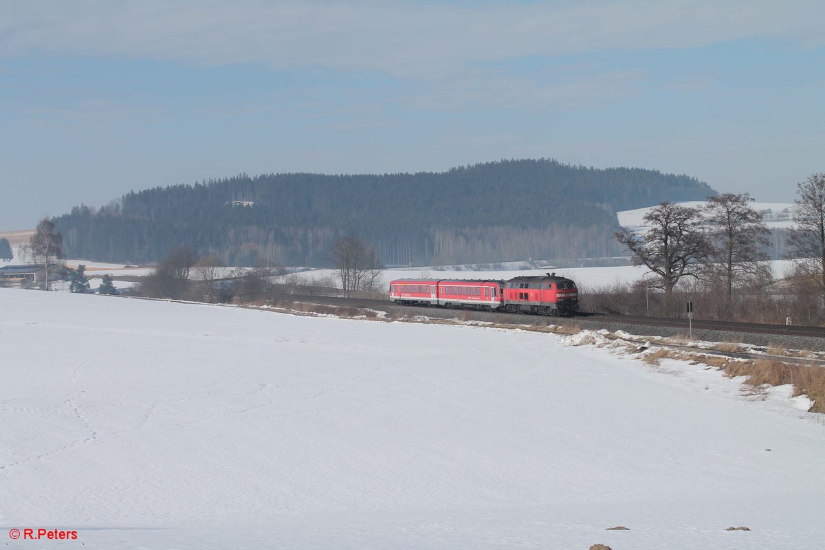 218 498-4 überführt den 628 559 als Lr 72393 von DC (Chemnitz) - MMF (Mühldorf) bei Lengenfeld. 16.02.17