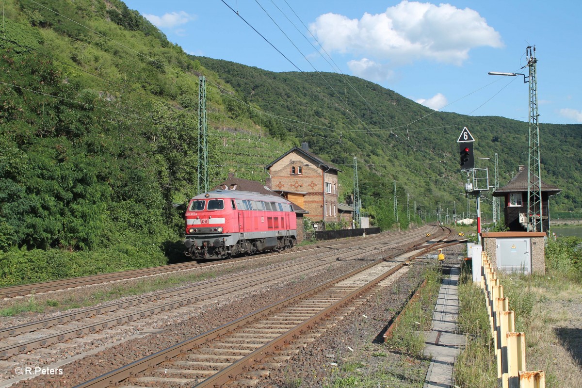 218 813-4 durchfährt Kaub mit in Richtung Koblenz. 16.07.14