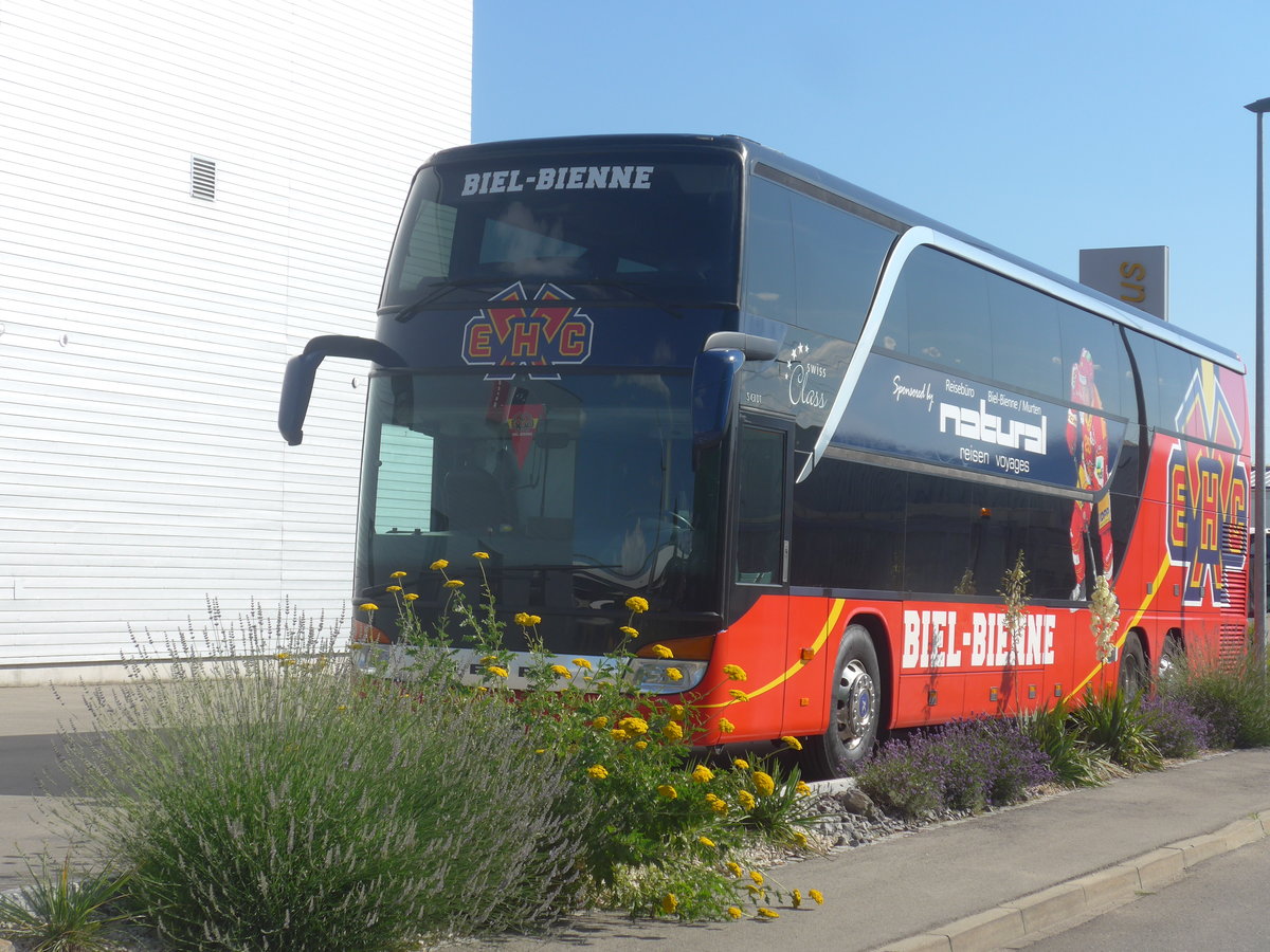 (218'160) - Natural Reisen, Biel - Setra am 27. Juni 2020 in Kerzers, Interbus