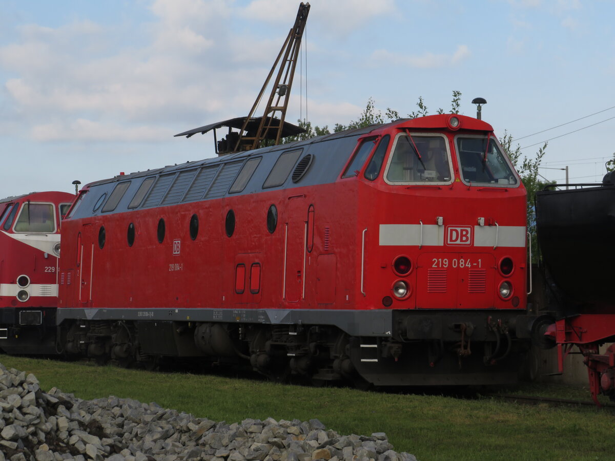 219 084-1 von TEV Weimar beim 30. Weimarer Eisenbahnfest am 24.5.2025
