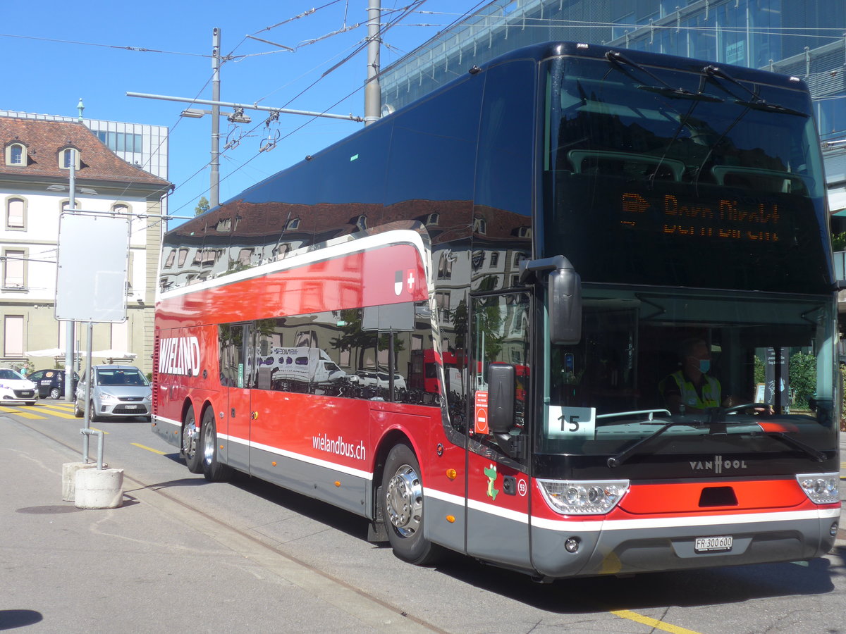 (219'176) - Wieland, Murten - Nr. 93/FR 300'600 - Van Hool am 27. Juli 2020 beim Bahnhof Bern