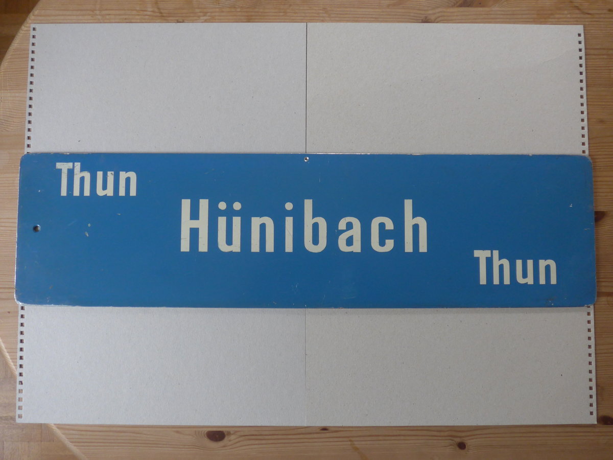 (220'156) - Alte Routentafel  Thun-Hnibach-Thun  vom STI-Trolleybus am 23. August 2020 in Thun