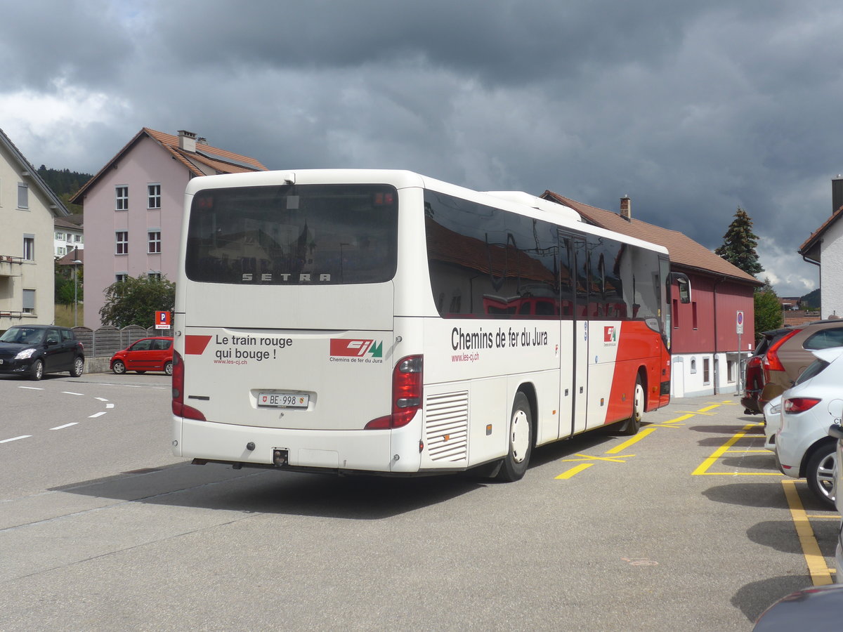 (220'399) - CJ Tramelan - Nr. 120/BE 998 - Setra am 31. August 2020 beim Bahnhof Tramelan