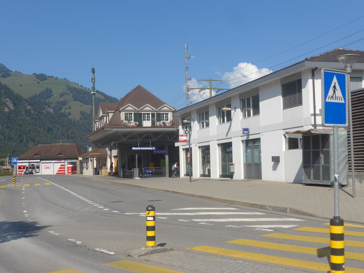 (220'777) - Der neu renovierte Bahnhof am 14. September 2020 in Frutigen