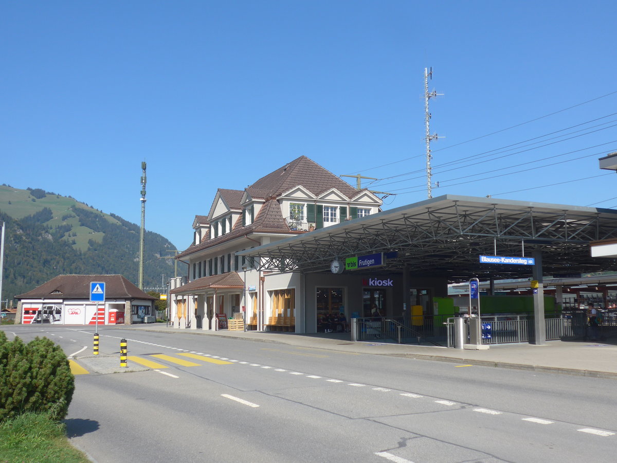 (220'778) - Der neu renovierte Bahnhof am 14. September 2020 in Frutigen