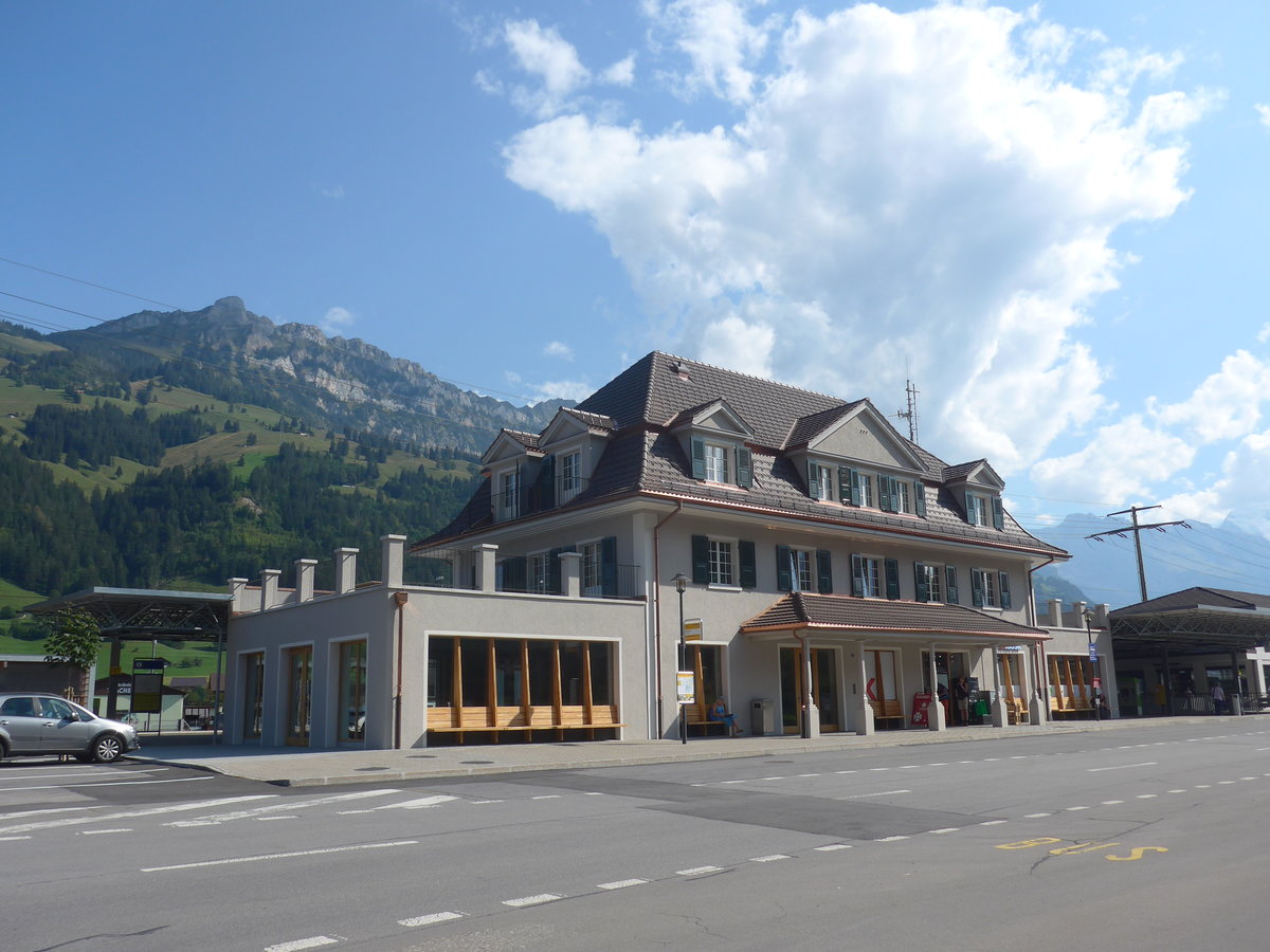 (220'780) - Der neu renovierte Bahnhof am 14. September 2020 in Frutigen