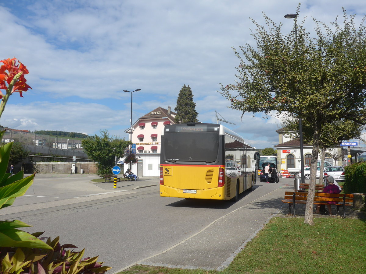 (221'109) - CarPostal Ouest - VD 613'443 - Mercedes am 23. September 2020 beim Bahnhof Moudon