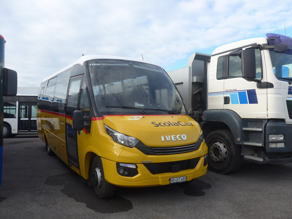 (221'705) - CarPostal Ouest - VD 457'489 - Iveco/Rosero am 11. Oktober 2020 in Kerzers, Interbus