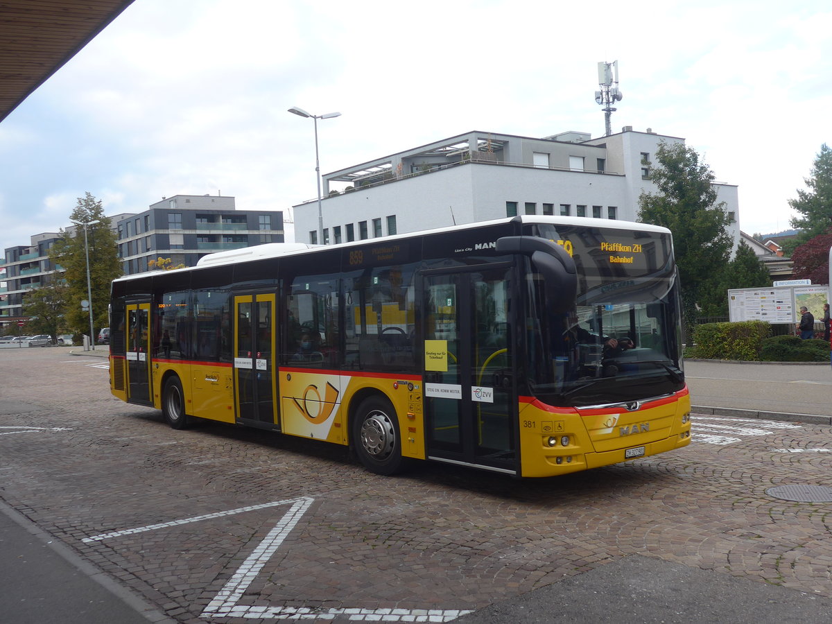 (221'907) - Ryffel, Volketswil - Nr. 381/ZH 327'901 - MAN am 12. Oktober 2020 beim Bahnhof Wetzikon