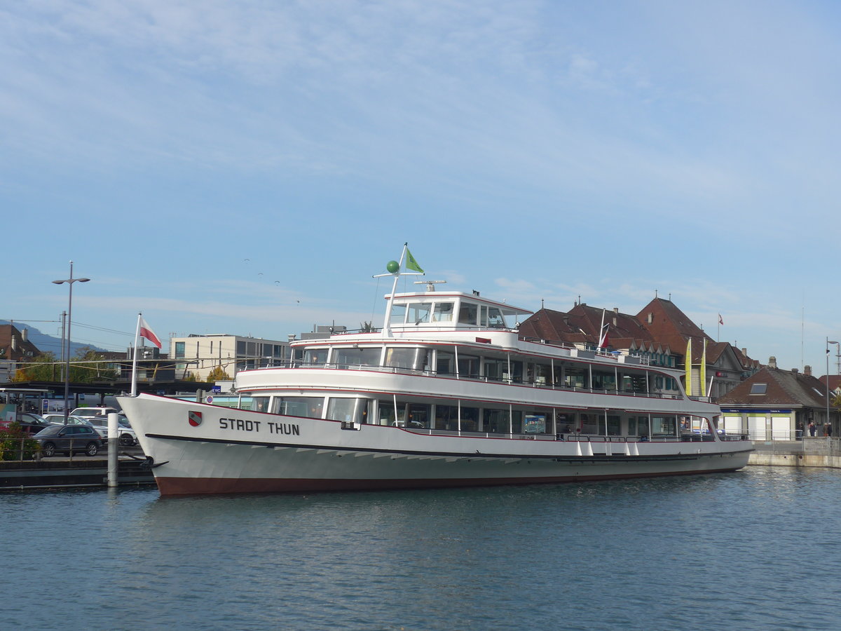 (222'088) - Motorschiff Stadt Thun am 19. Oktober 2020 an der Schifflndte Thun
