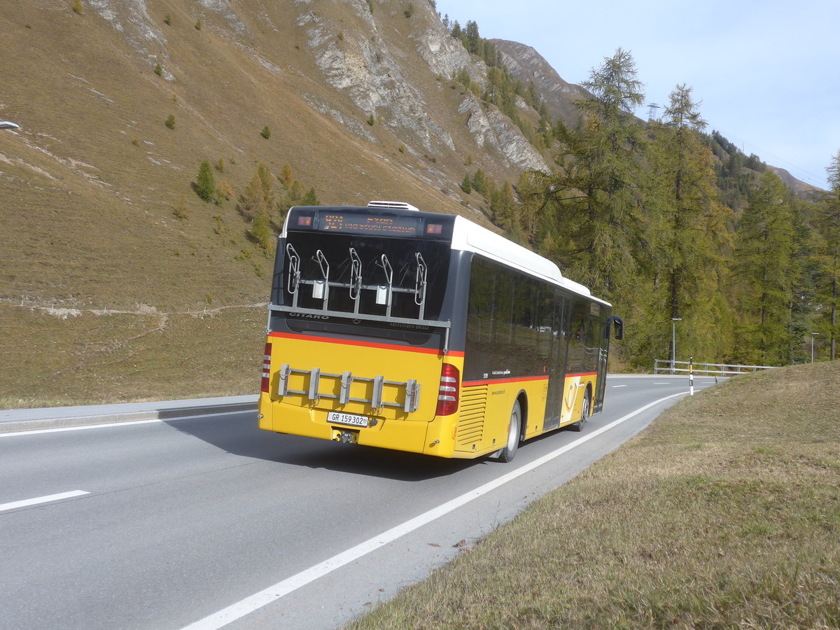 (222'142) - PostAuto Graubnden - GR 159'302 - Mercedes am 20. Oktober 2020 in Samnaun, Talstrasse