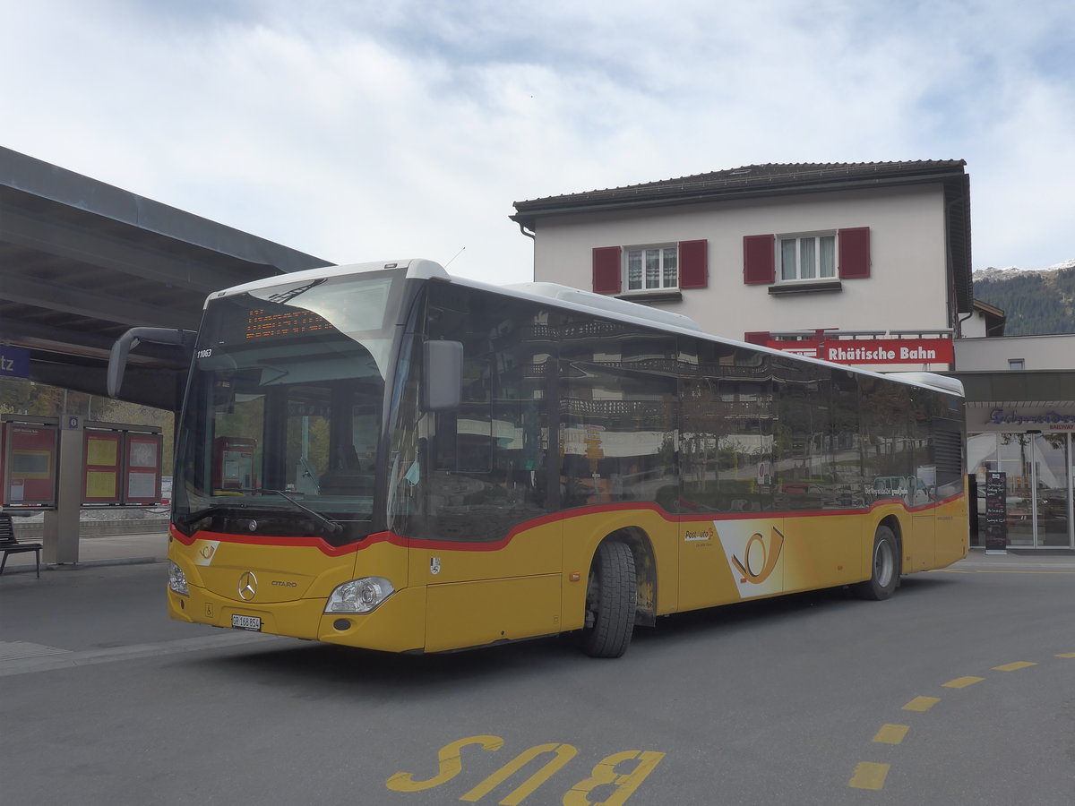 (222'171) - PostAuto Graubnden - GR 168'854 - Mercedes am 20. Oktober 2020 beim Bahnhof Klosters