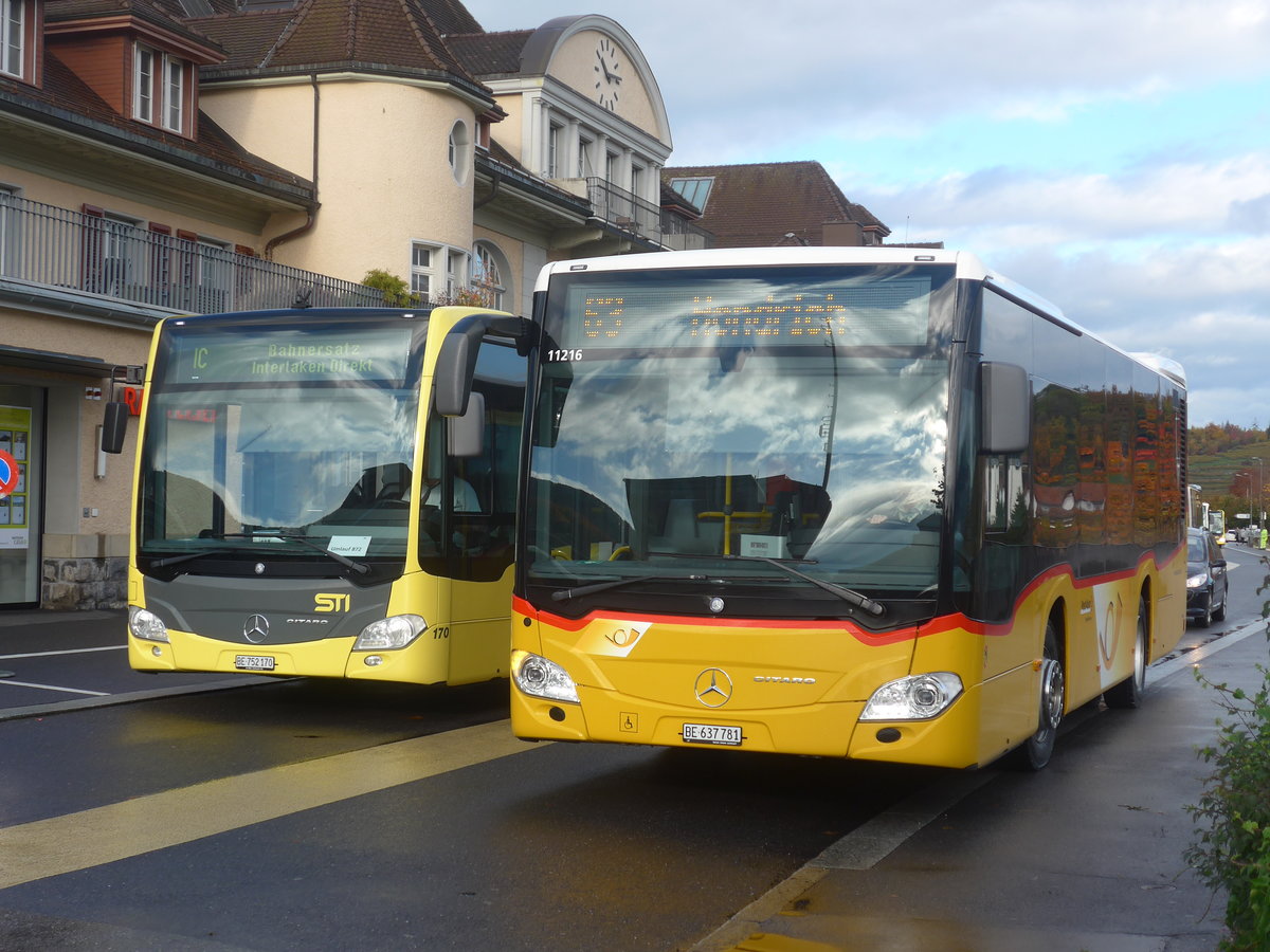 (222'585) - PostAuto Bern - BE 637'781 - Mercedes am 24. Oktober 2020 beim Bahnhof Spiez