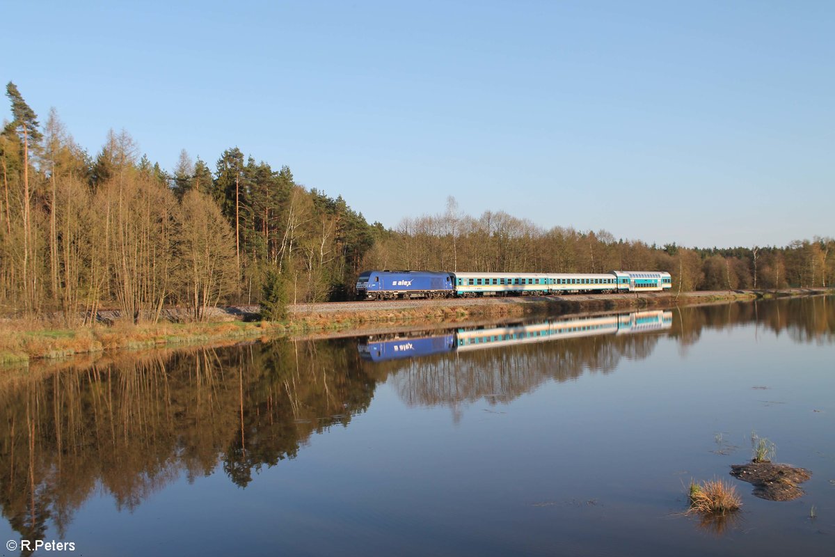 223 015 Beacon Rail jetzt mit ALEX Beklebung zieht den ALX84113 Mnchen nach Hof sdlich von Wiesau, nchster Halt Wiesau/Oberpfalz. 18.04.18