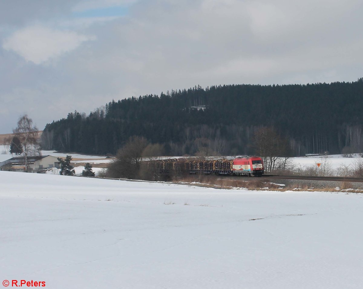 223 031 zieht bei Lengenfeld den Holzzug Schirnding - Deggendorf. 17.02.17