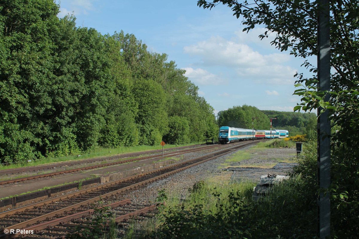 223 062 erreichte Reuth bei Erbendorf mit dem ALX84110 München - Hof. 26.05.16