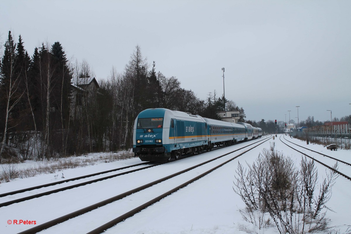 223 062 mit dem ALX84113 Hof - München bei der Einfahrt in Wiesau. 29.01.14