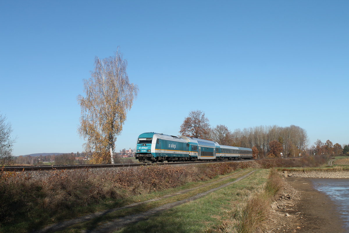 223 062 zieht den ALX79858 Hof - München südlich von Wiesau. 09.11.20