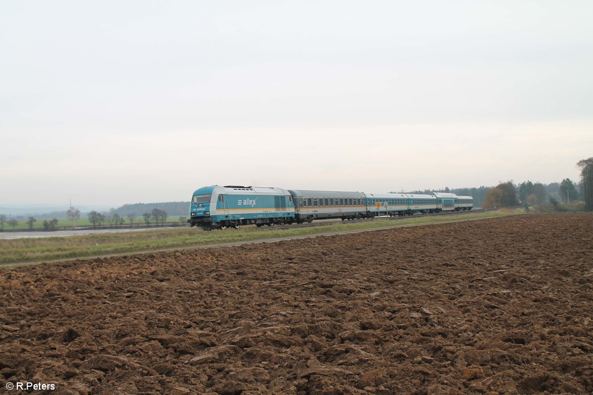 223 062 zieht den ALX84 München - Hof bei Oberteich. 04.11.17